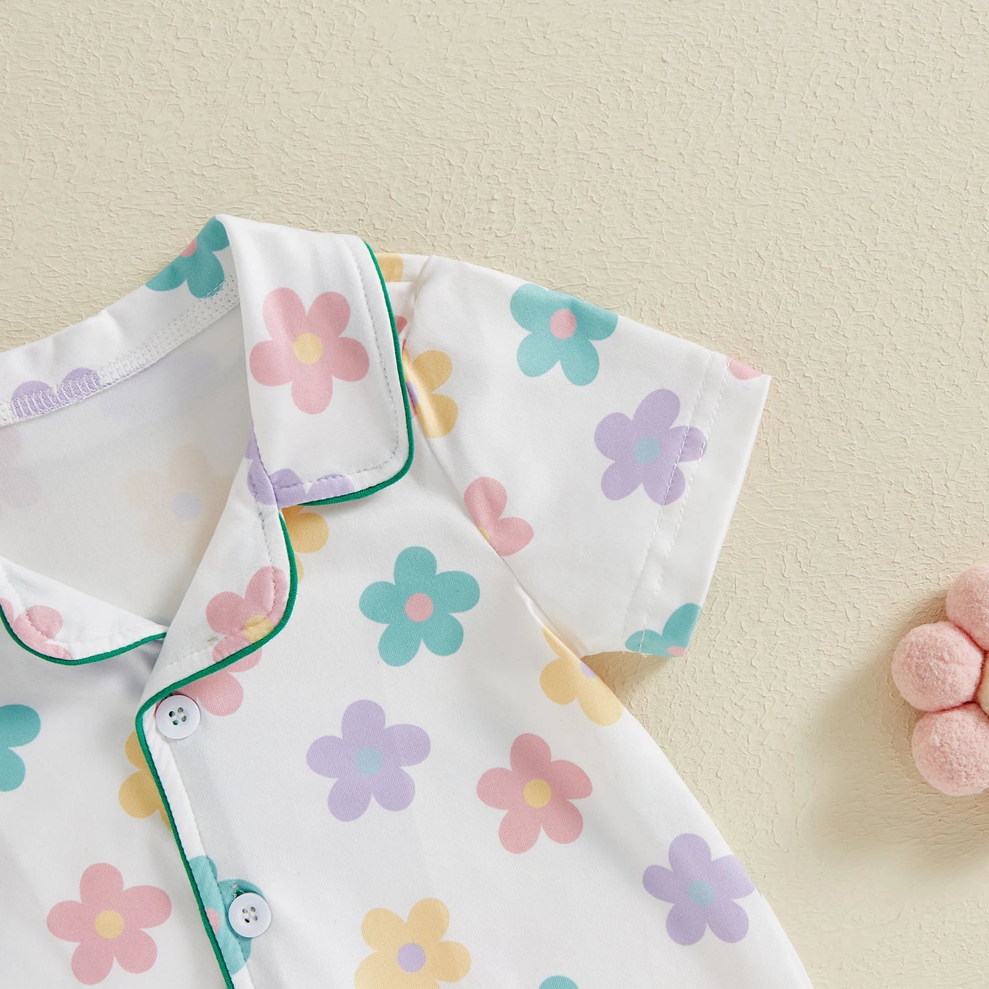 Combinaison à manches courtes à motif floral et tracteur