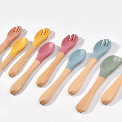 Cuillère et fourchette essentielles en silicone avec manche en bois